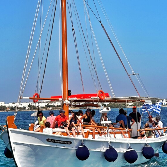 ANTIPAROS AND DESPOTICO BOAT ROUR FULL DAY